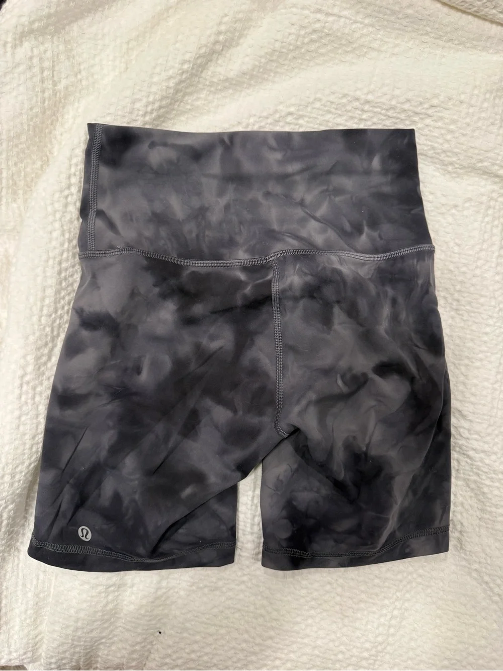 Lululemon High-Waist Tie-Dye Workout Shorts - Black Gray
